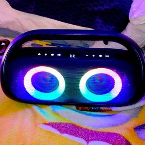 ❌❌SOLD❌❌Onn. Portable fm boombox